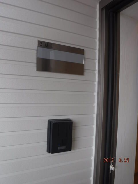 ＬＡＵＲＥＬ坂下の玄関