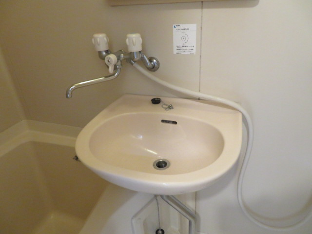 加東市山国のハイツの洗面所