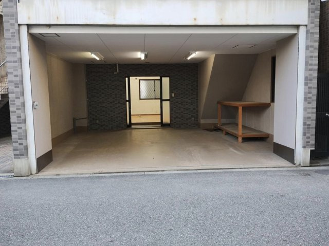 北区中津４丁目　貸事務所の駐車場