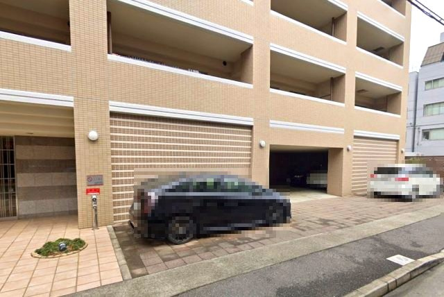 パルメーラ兵庫ウエストの駐車場|車好きの方にも嬉しい車庫付邸宅
