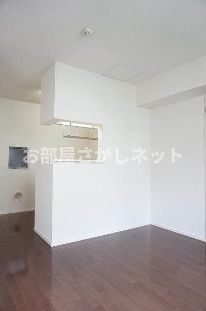 新宿区戸山１丁目のマンションの居間・リビング