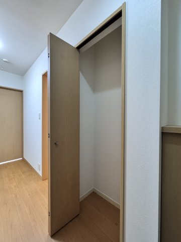 ベルリードミキのその他|廊下収納　同タイプ参考写真