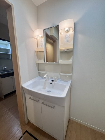 ベルリードミキの独立洗面台|シャワー付き独立洗面台　同タイプ参考写真