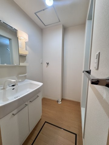 ベルリードミキの洗面所|室内洗濯機置き場あり　同タイプ参考写真