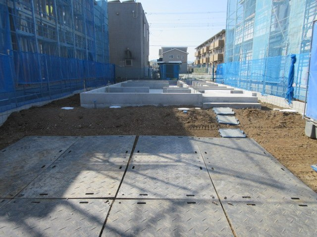 【仲介手数料無料】新築戸建　東松山市高坂2-27-1の前面道路含む現地写真