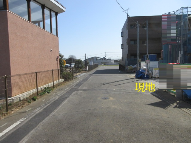 【仲介手数料無料】新築戸建　東松山市高坂2-27-1の前面道路含む現地写真