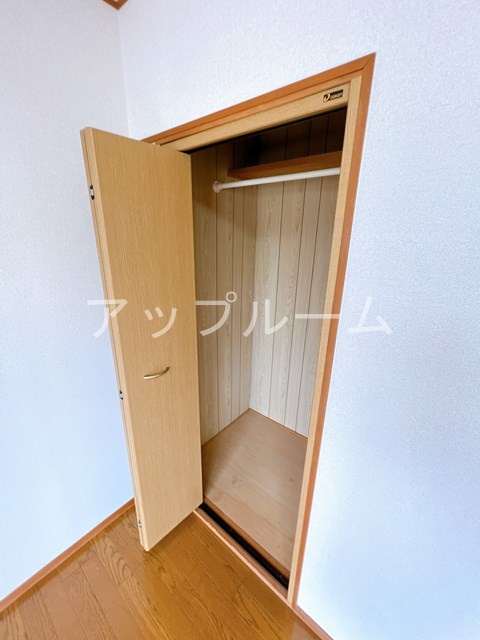 春日井市大留町２丁目のアパートの収納