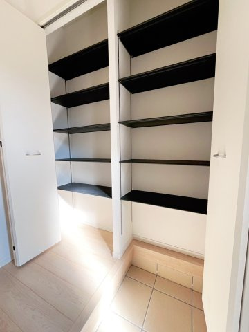 クレイドルガーデン和歌山市有本　第４の収納|玄関収納（同仕様内観写真）