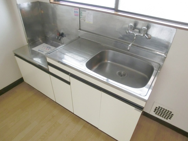 ハイム高城の居間・リビング|落ち着きのある和室です。