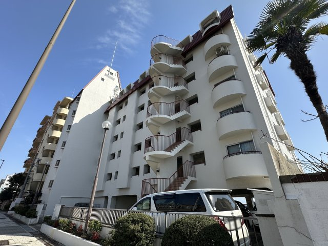 シーサイドシャトー塩屋の外観