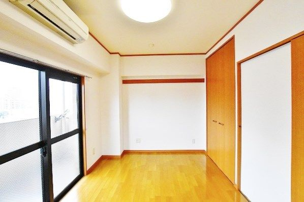旦過タカヤコーポレーションビルの洋室