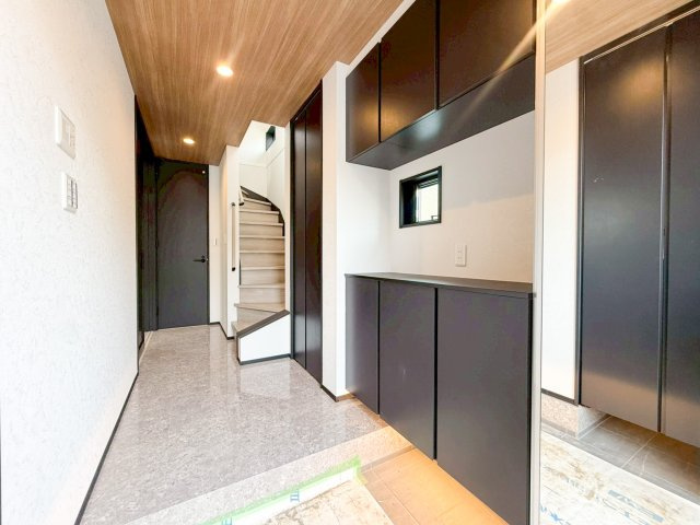新築分譲住宅　保土ヶ谷・鎌谷町の玄関|シンプルで使いやすい玄関です
