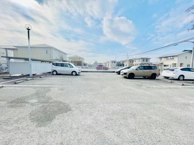 アネックスイーストの駐車場