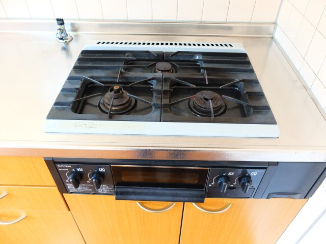 グランシャリオ氷上２番館のキッチン|ガスコンロ完備です◆