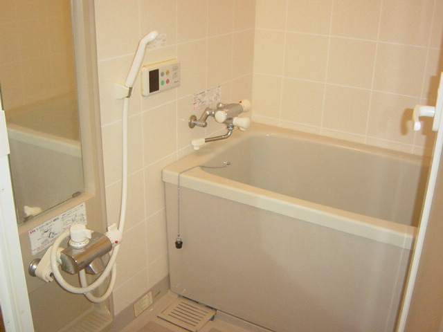 グランシャリオ氷上２番館の浴室|快適な追い焚き機能付きです(^^)