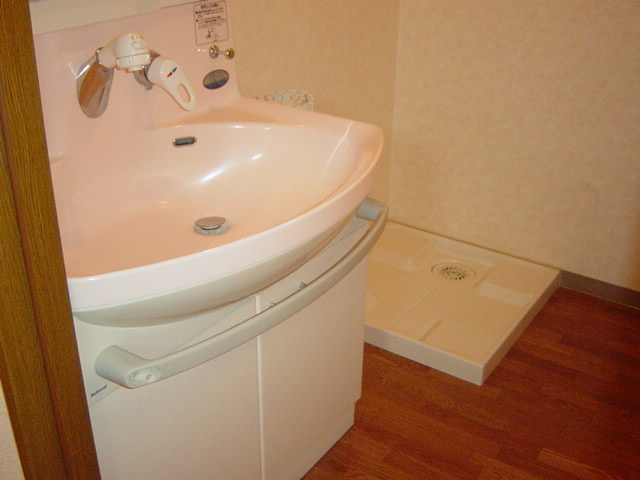 グランシャリオ氷上２番館の洗面所|シャワー付き洗面台です◇