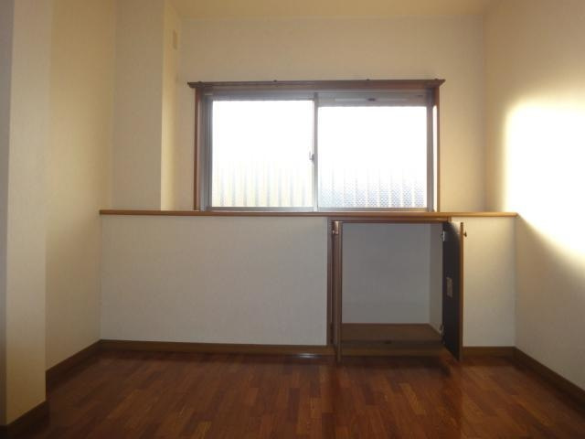 グランシャリオ氷上２番館の洋室|６帖の洋室が２部屋あります＊