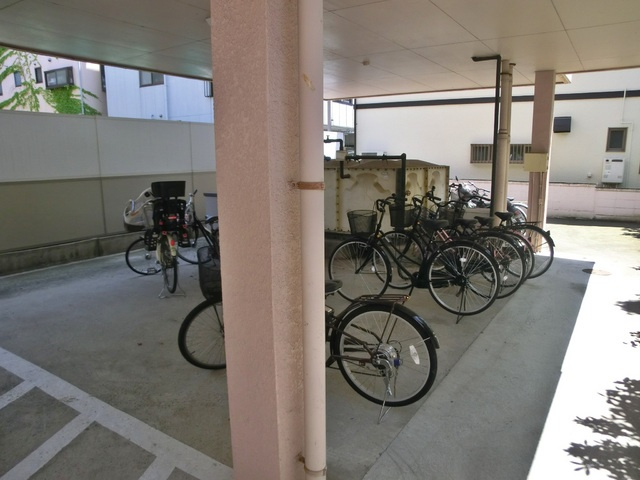 マノワールアズマのその他共用部分|自転車止められます♪