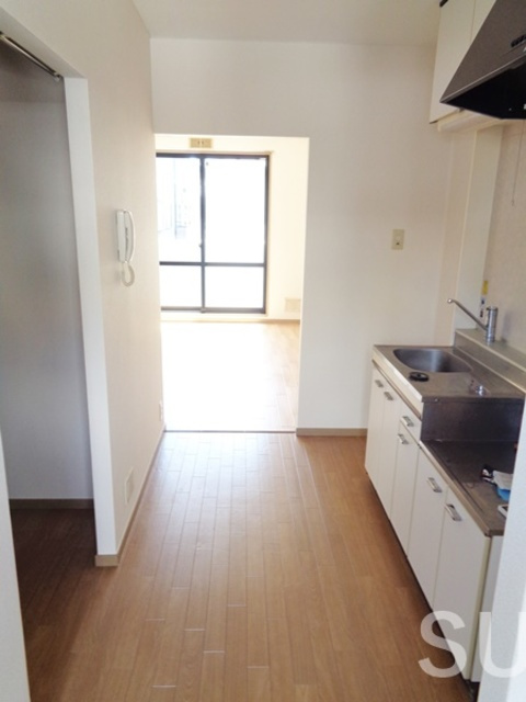 ツヴァイモーストの内装|玄関から見た廊下です☆