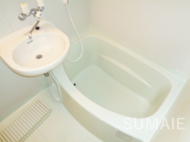 ツヴァイモーストの浴室|綺麗な浴室です☆