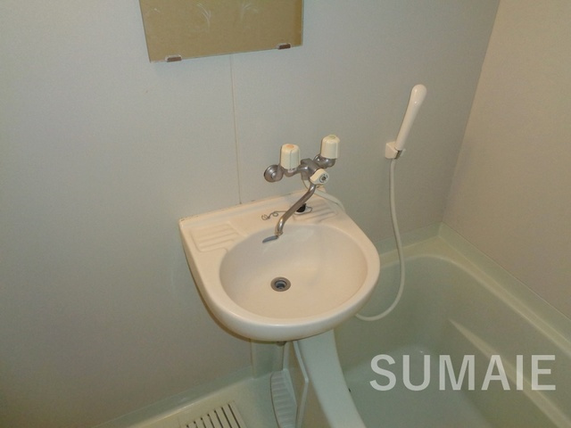 ツヴァイモーストの洗面所|洗面台完備☆