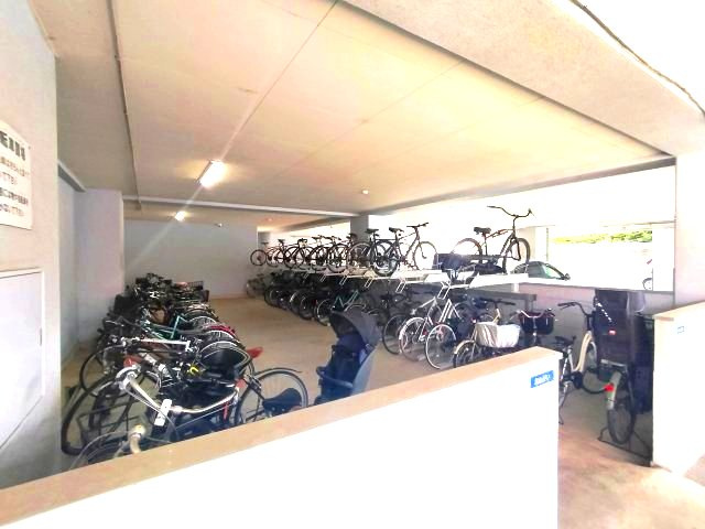 ハウスユマニテ今宿 の駐輪場