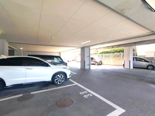 ハウスユマニテ今宿 の駐車場