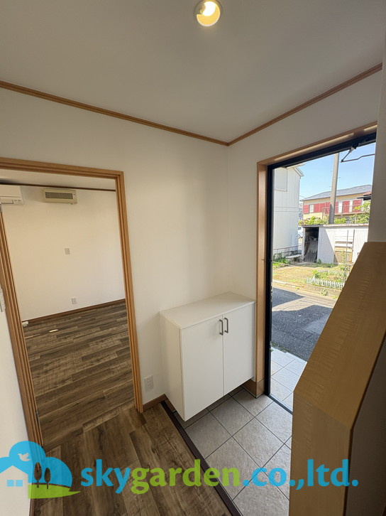 茅ヶ崎市高田　中古住宅の玄関|きれいな玄関です