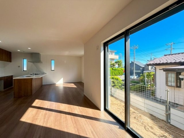 横浜市戸塚区平戸町6期　№1の居間・リビング|こちらの居間で趣味の時間をお楽しみください