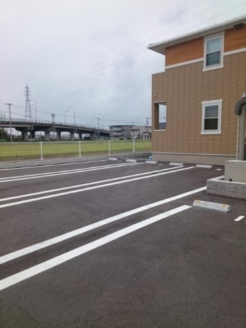 ブリリアントＡの駐車場|駐車場があるので、車を買う予定の方も安心です