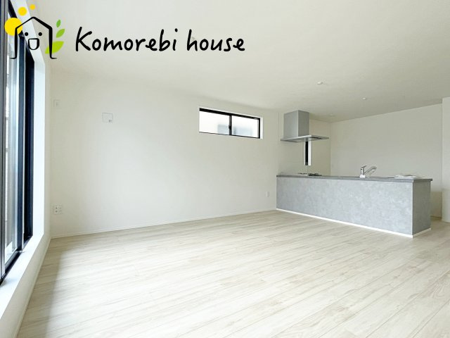 さいたま市北区宮原町　18期　新築一戸建て　グレース　02の居間・リビング|おしゃれなリビングです