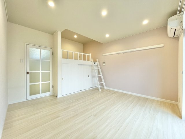 コンフォートいずみの洋室