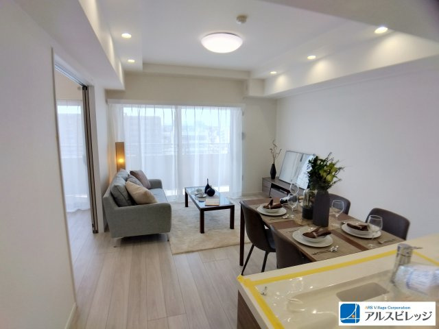 アステールふじみ野イーステーションの居間・リビング|南西向きのため、陽当たり良好です