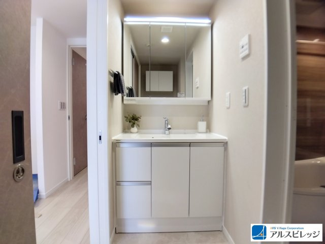 アステールふじみ野イーステーションの独立洗面台|三面鏡付洗面化粧台