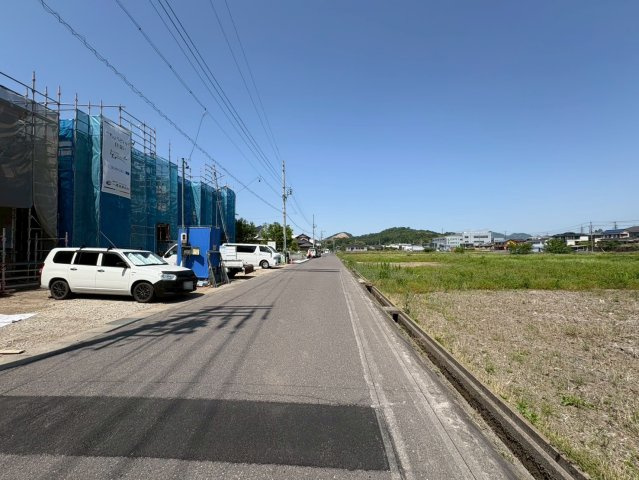 リーブルガーデン　各務原市各務おがせ町9丁目第3　全3区画分譲の前面道路含む現地写真|「現地（2026年5月18日）撮影」　
■前面道路　
■ヤマダ不動産　株式会社リライフ