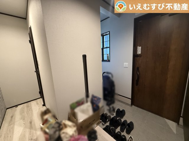 深谷市新戒　中古戸建の玄関