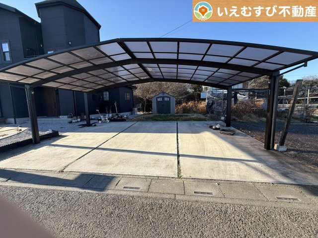 深谷市新戒　中古戸建の駐車場