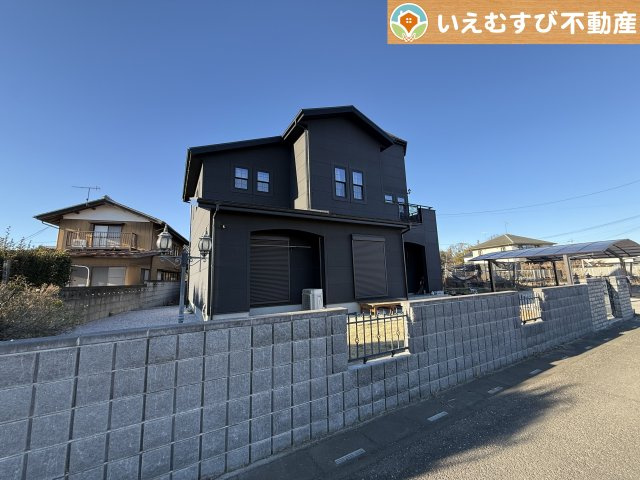 深谷市新戒　中古戸建の前面道路含む現地写真