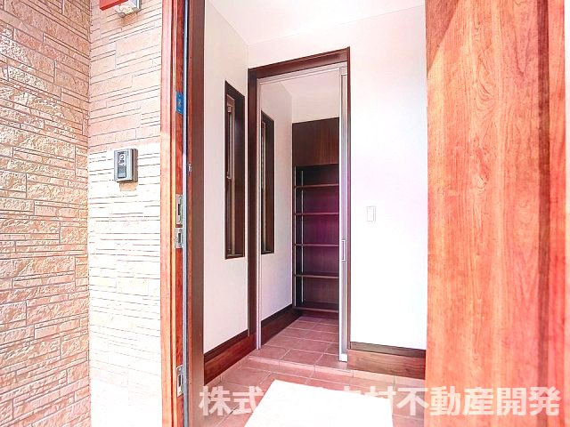 メゾンアール宮園の玄関