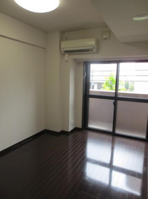 【居間・リビング】 | フェニックス方南町弐番館 | 6.4帖の洋室。