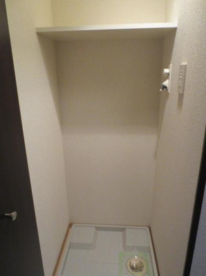 【設備】 | フェニックス方南町弐番館 | 室内洗濯機置場。