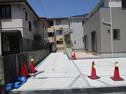 佐伯区五日市中央3丁目の前面道路含む現地写真