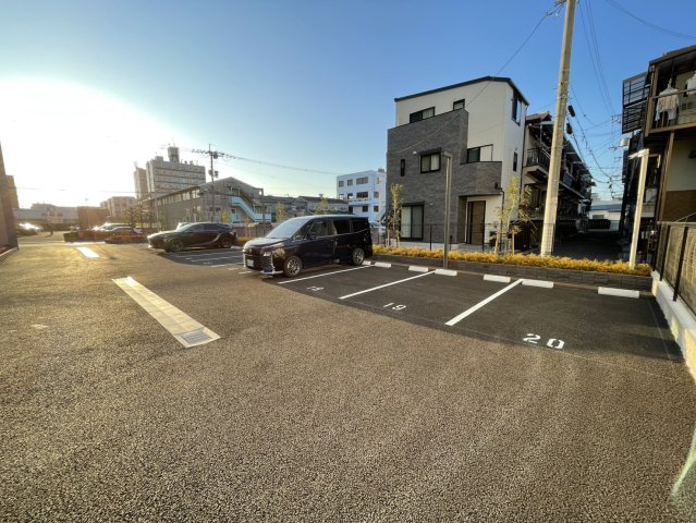 プレジオ三国EUROの駐車場