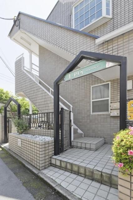 エルピア関町のエントランス