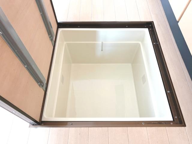 クイーン　アークの収納|床下収納