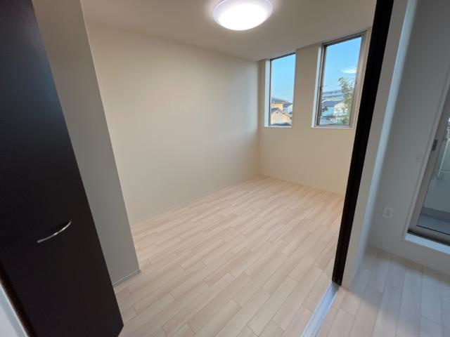 LUXE queenの内装|南側洋室（イメージ）