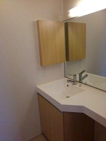 アークヒルズＧの独立洗面台|スペースが確保できる洗面所です