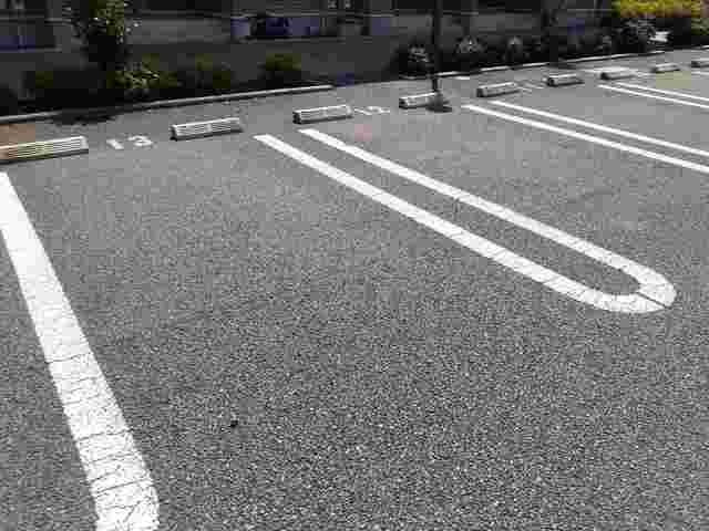 スウィート　Ⅱの駐車場|カースペースがあります