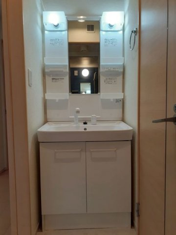 スウィート　Ⅱの独立洗面台|脱衣スペースもあります