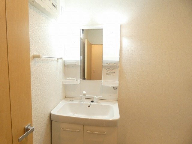 サニーコートⅣの独立洗面台|コンパクトで使いやすい洗面所